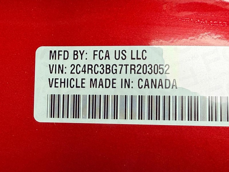 Chrysler Pacifica Vehicle Full-screen Gallery Image 19