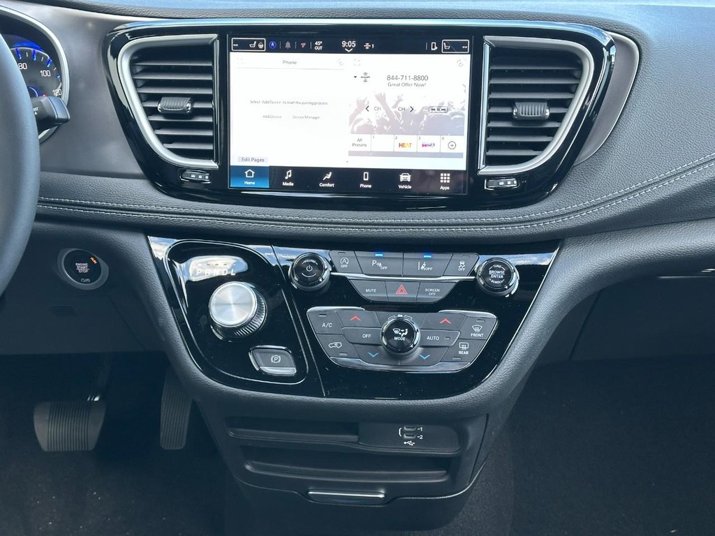 Chrysler Pacifica Vehicle Full-screen Gallery Image 8