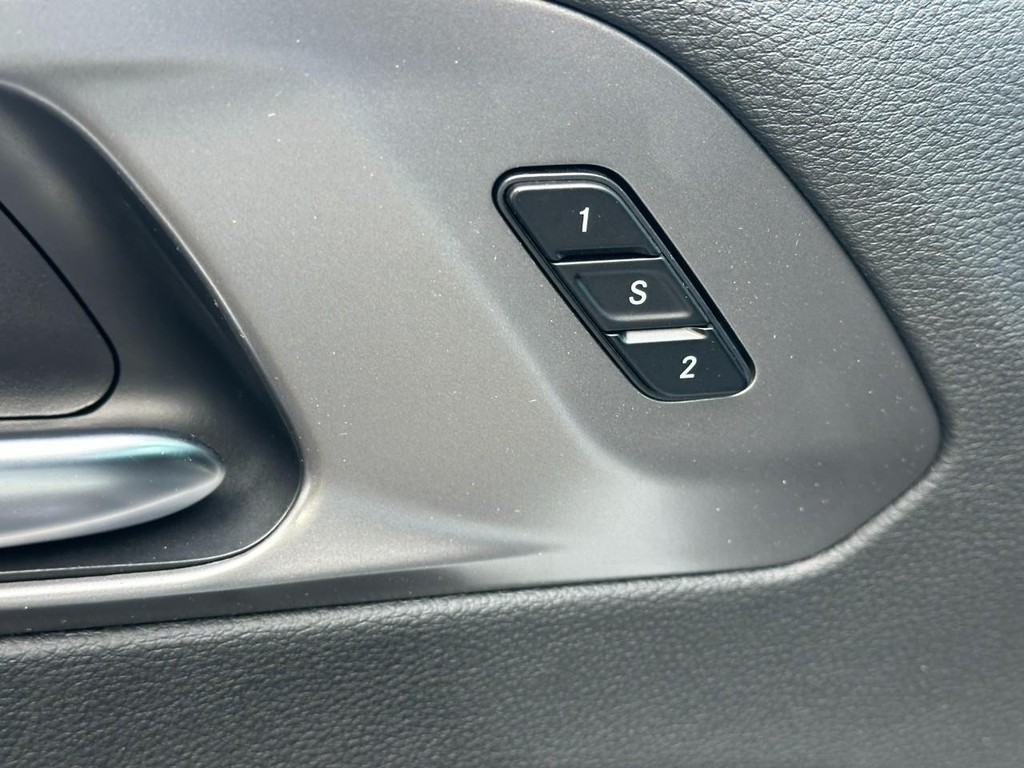 Chrysler Pacifica Vehicle Full-screen Gallery Image 11
