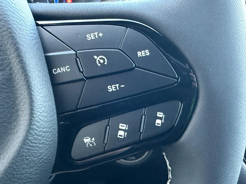 Chrysler Pacifica Vehicle Full-screen Gallery Image 14