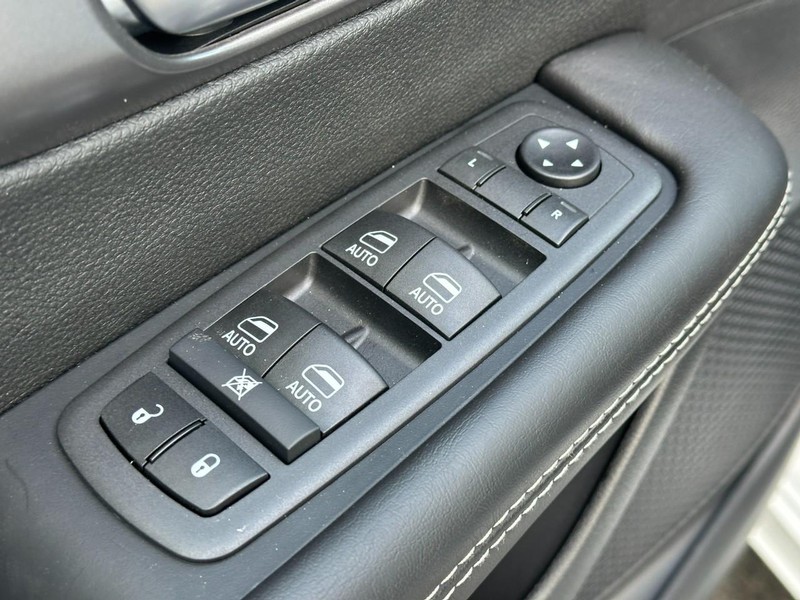 Chrysler Pacifica Vehicle Full-screen Gallery Image 10