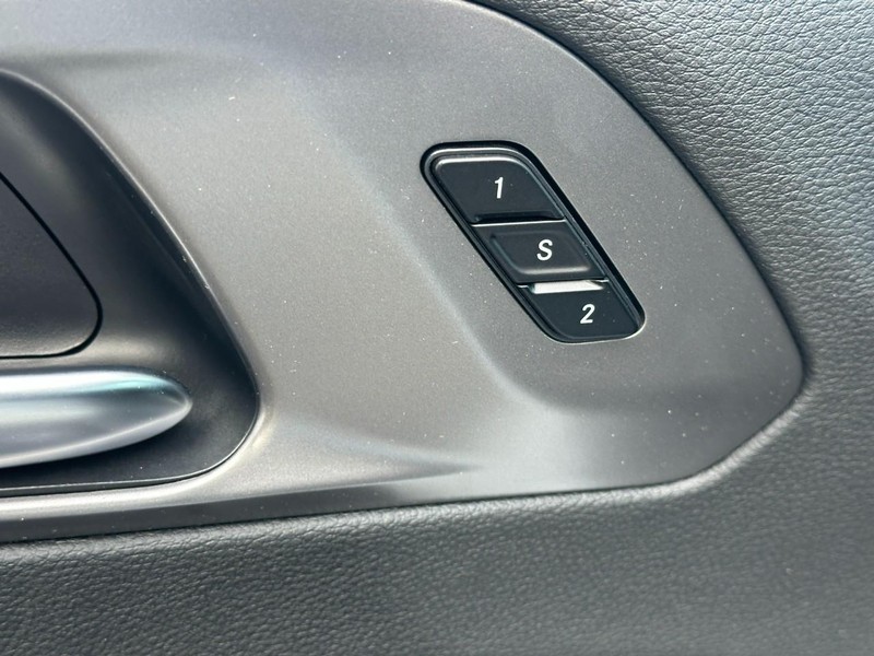 Chrysler Pacifica Vehicle Full-screen Gallery Image 11