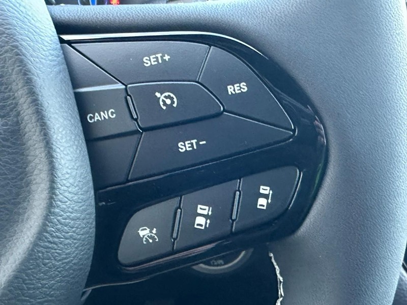 Chrysler Pacifica Vehicle Full-screen Gallery Image 14