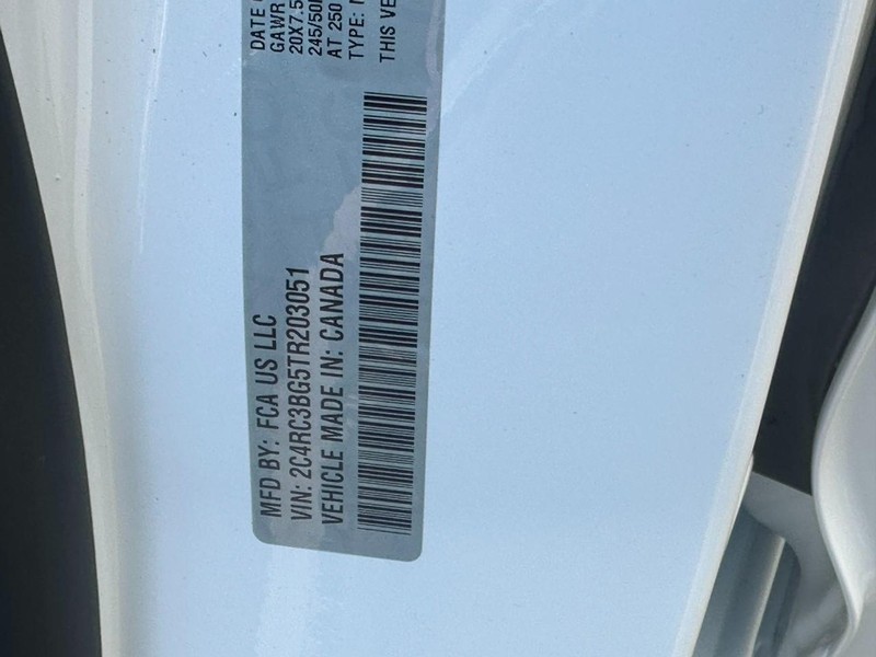 Chrysler Pacifica Vehicle Full-screen Gallery Image 16