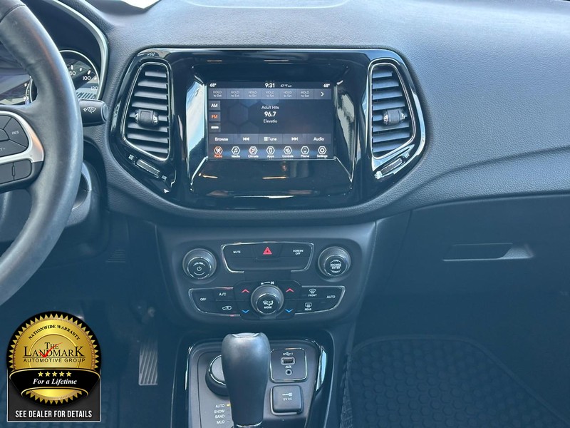 Jeep Compass Vehicle Full-screen Gallery Image 13