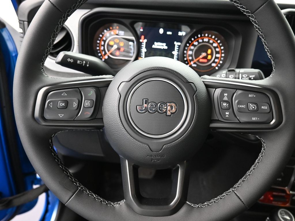 Jeep Wrangler Vehicle Full-screen Gallery Image 13