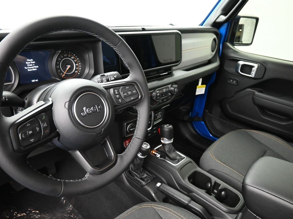 Jeep Wrangler Vehicle Full-screen Gallery Image 14