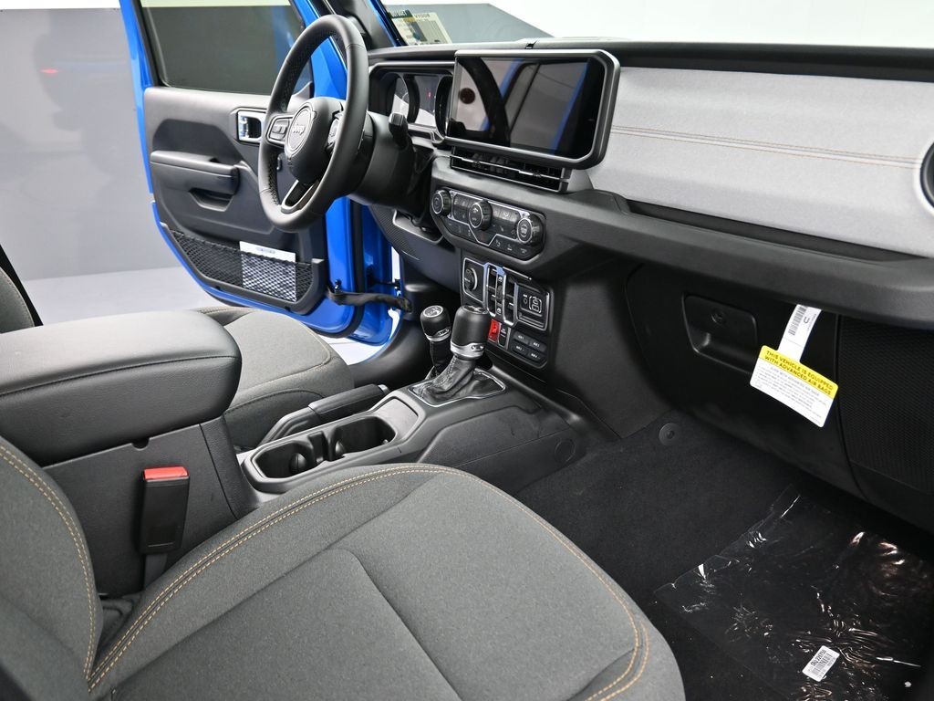 Jeep Wrangler Vehicle Full-screen Gallery Image 15