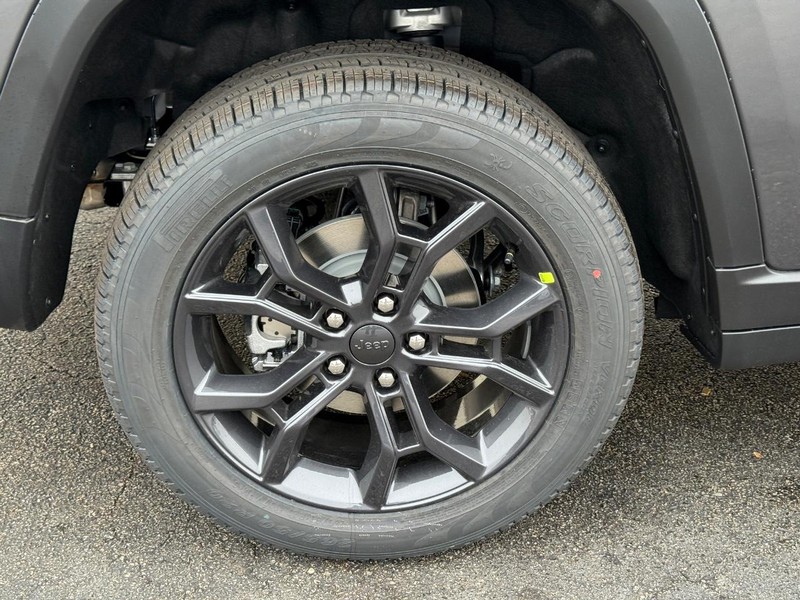 Jeep Grand Cherokee Vehicle Full-screen Gallery Image 4