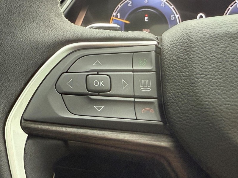 Jeep Grand Cherokee Vehicle Full-screen Gallery Image 10