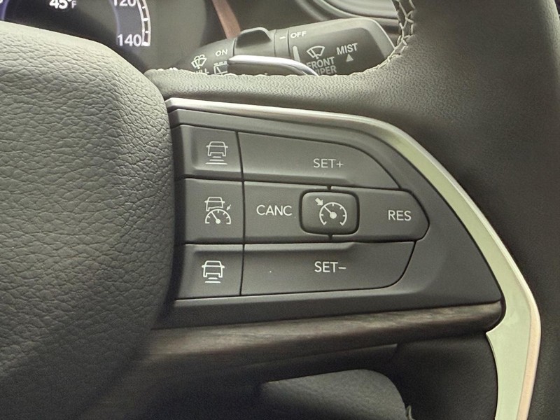 Jeep Grand Cherokee Vehicle Full-screen Gallery Image 11