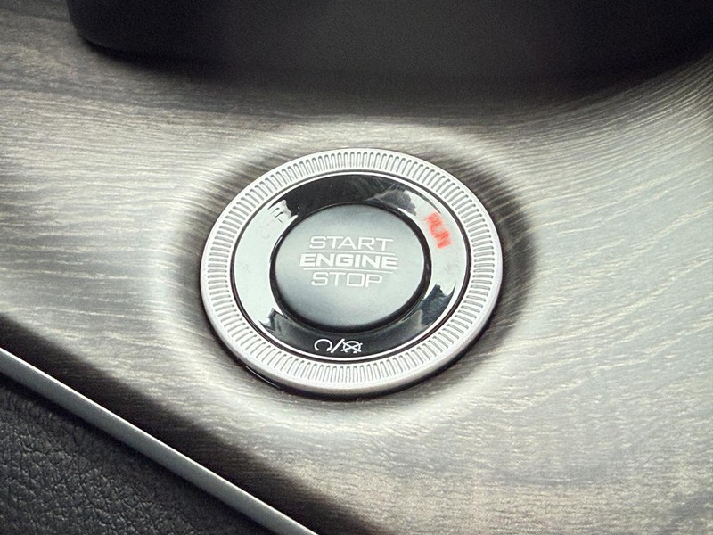 Jeep Grand Cherokee Vehicle Full-screen Gallery Image 12