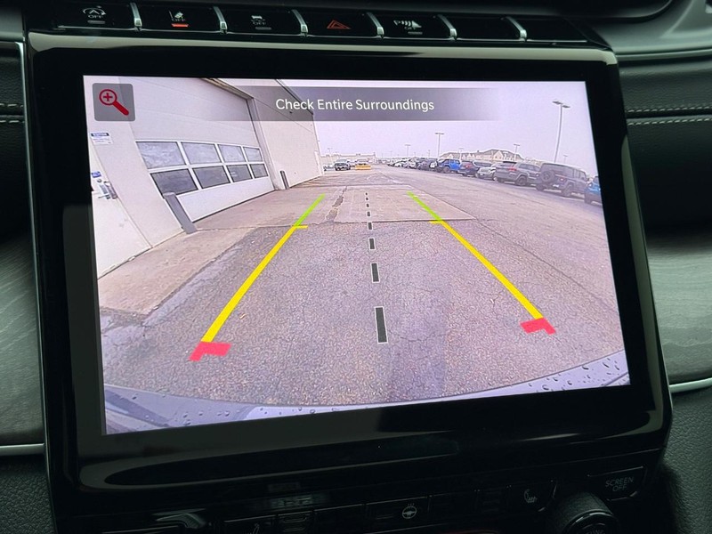 Jeep Grand Cherokee Vehicle Full-screen Gallery Image 15