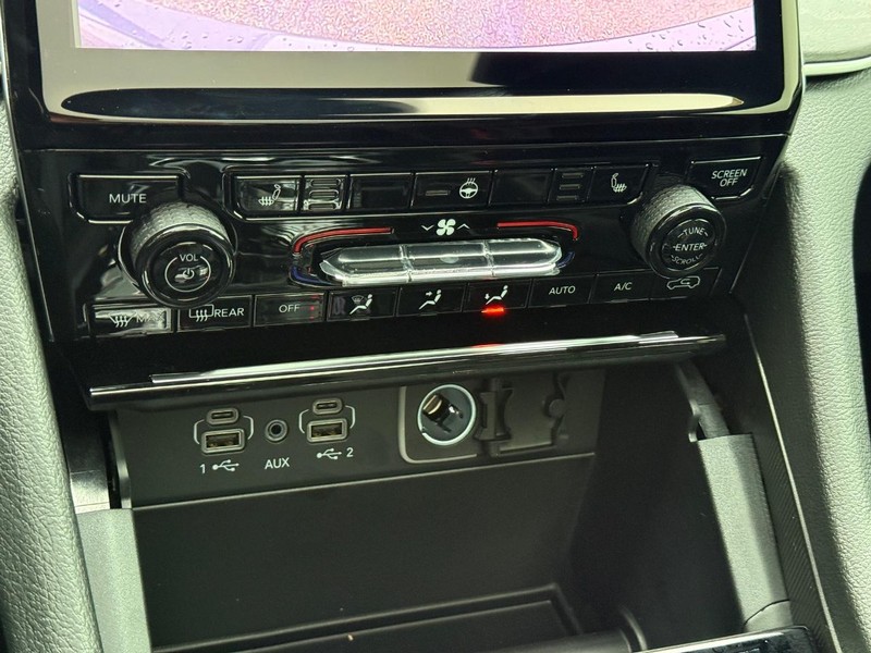 Jeep Grand Cherokee Vehicle Full-screen Gallery Image 16