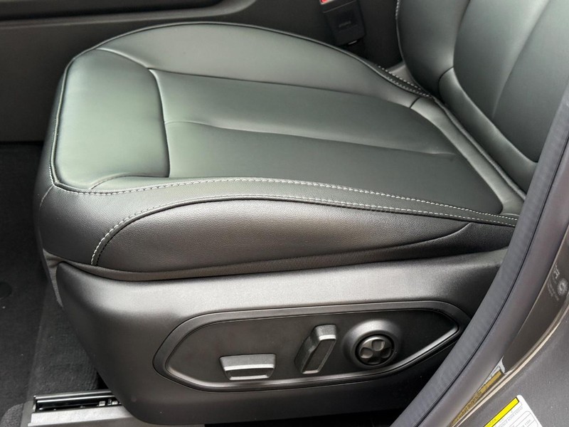 Jeep Grand Cherokee Vehicle Full-screen Gallery Image 20