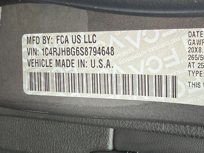 Jeep Grand Cherokee Vehicle Full-screen Gallery Image 21