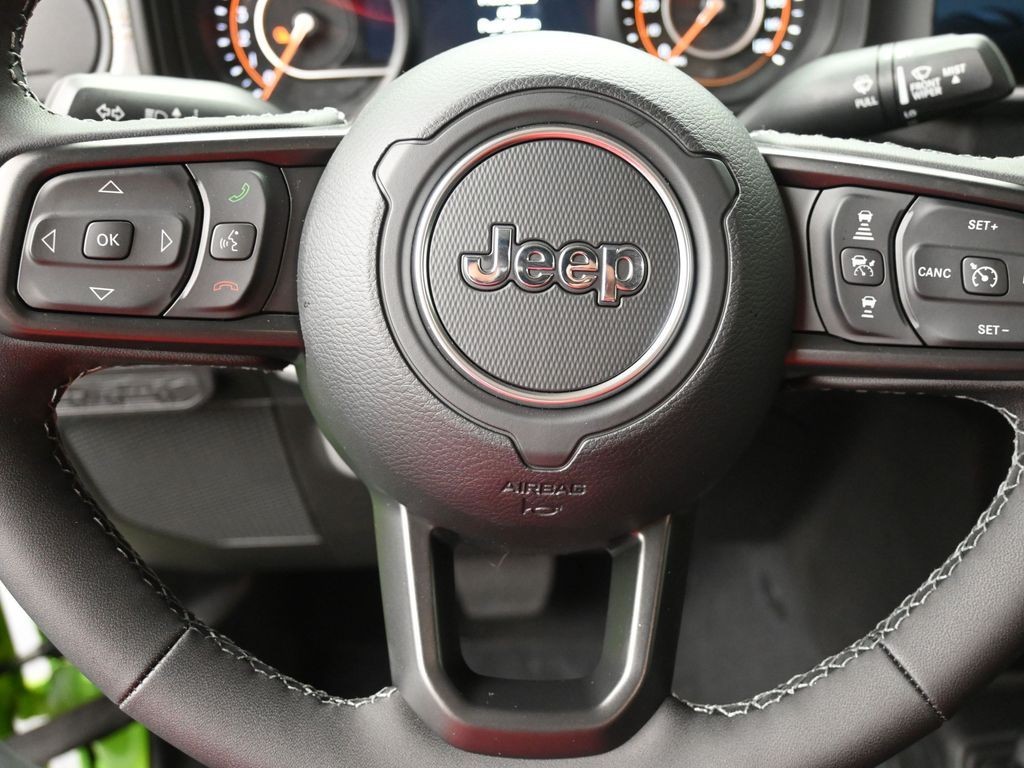 Jeep Gladiator Vehicle Full-screen Gallery Image 10