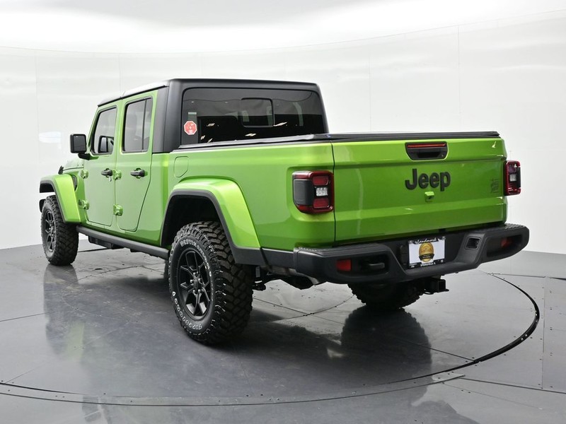 Jeep Gladiator Vehicle Full-screen Gallery Image 7