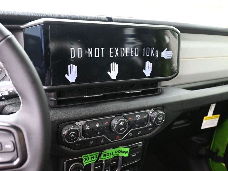 Jeep Gladiator Vehicle Full-screen Gallery Image 11