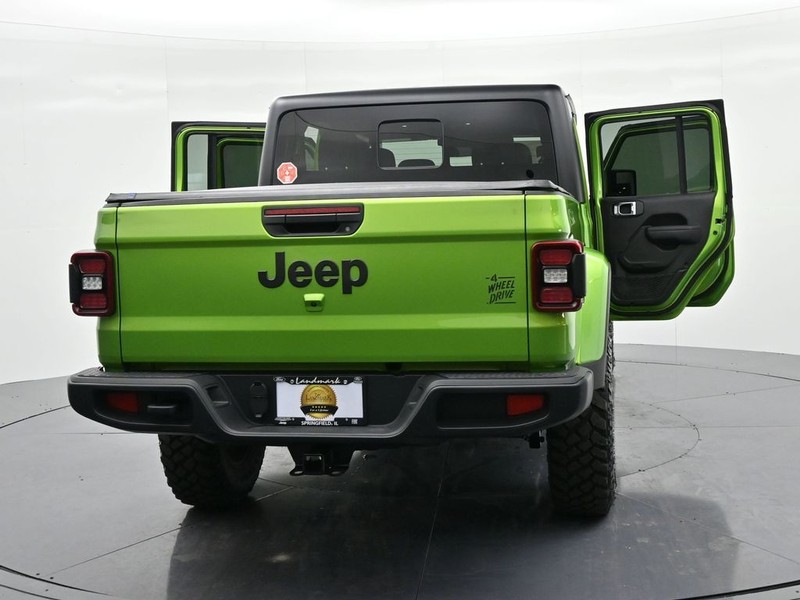 Jeep Gladiator Vehicle Full-screen Gallery Image 23