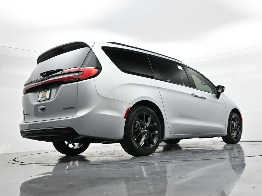 Chrysler Pacifica Vehicle Full-screen Gallery Image 21
