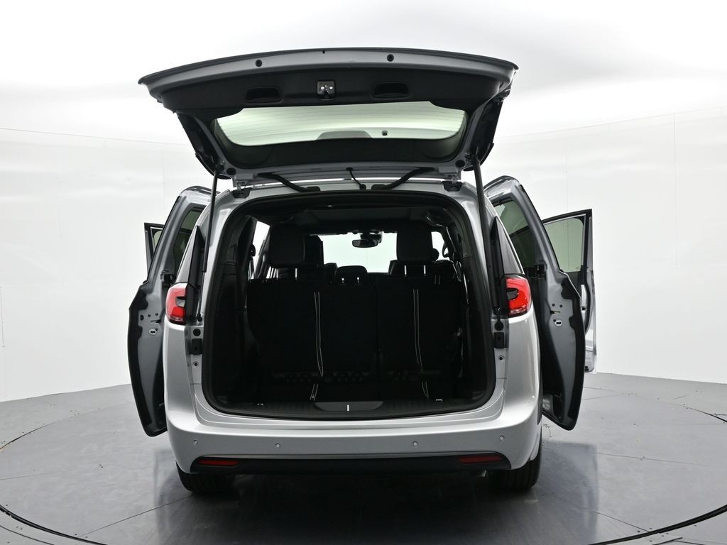 Chrysler Pacifica Vehicle Full-screen Gallery Image 26