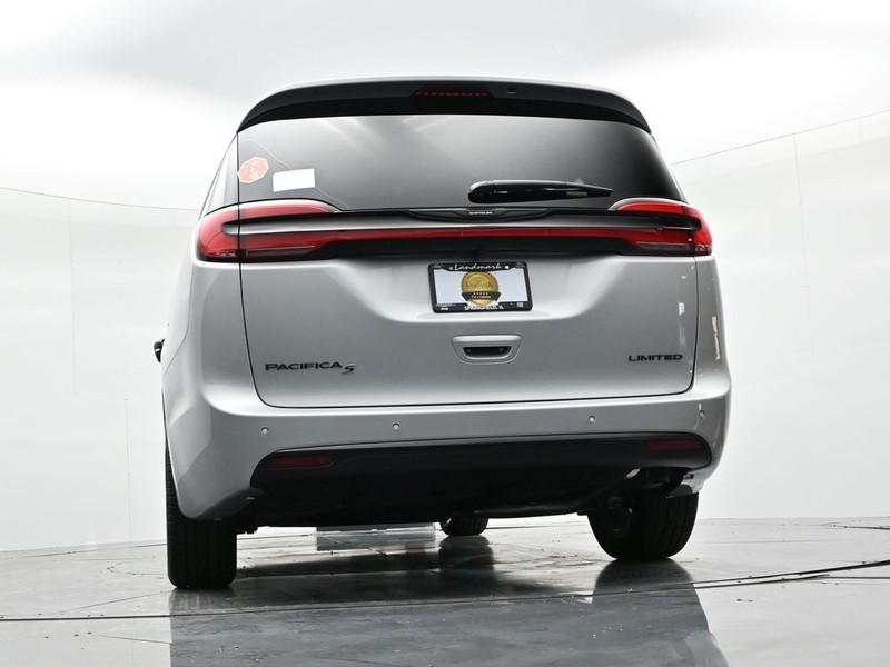 Chrysler Pacifica Vehicle Full-screen Gallery Image 20