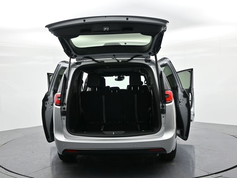 Chrysler Pacifica Vehicle Full-screen Gallery Image 26