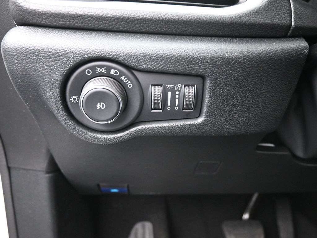 Chrysler Pacifica Vehicle Full-screen Gallery Image 12