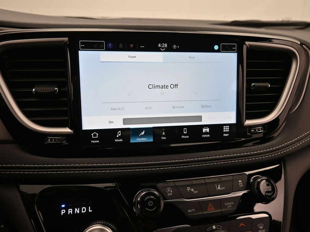 Chrysler Pacifica Vehicle Full-screen Gallery Image 13