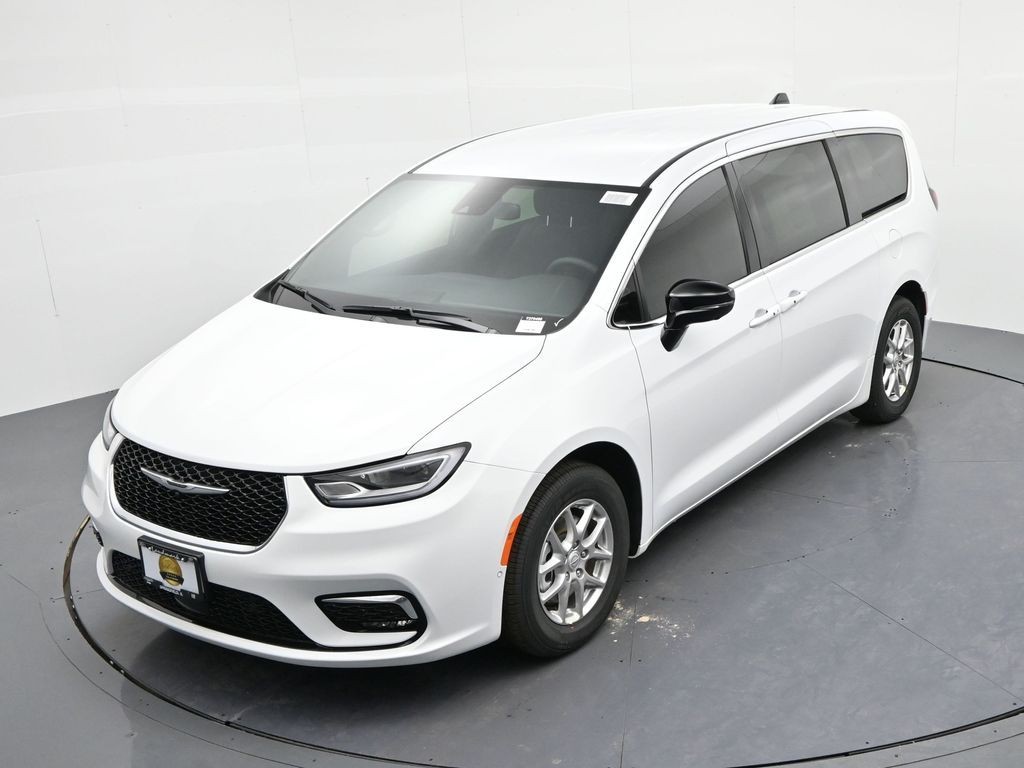 Chrysler Pacifica Vehicle Full-screen Gallery Image 19