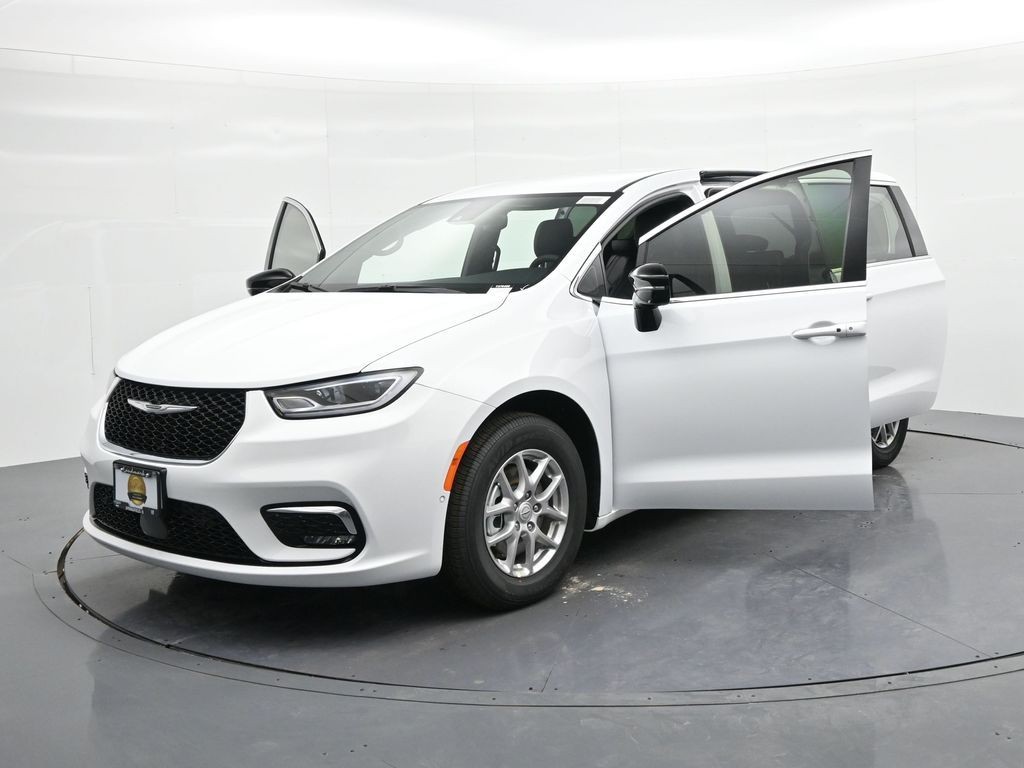 Chrysler Pacifica Vehicle Full-screen Gallery Image 27