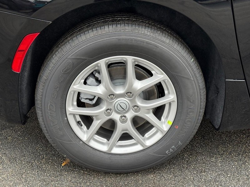 Chrysler Pacifica Vehicle Full-screen Gallery Image 4