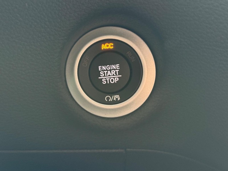 Chrysler Pacifica Vehicle Full-screen Gallery Image 11