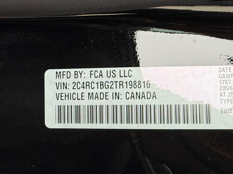 Chrysler Pacifica Vehicle Full-screen Gallery Image 20