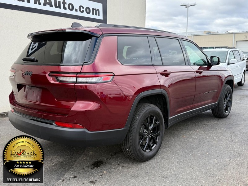 Jeep Grand Cherokee L Vehicle Full-screen Gallery Image 3