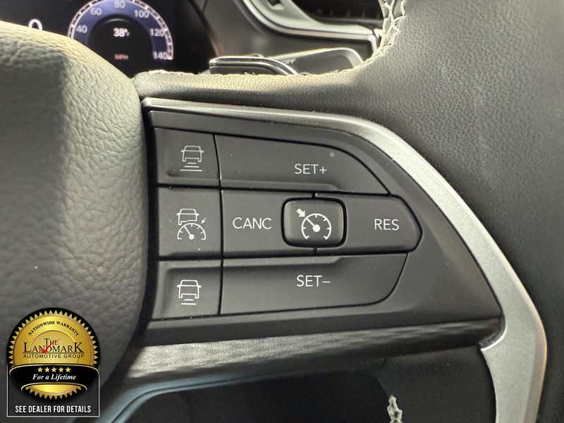 Jeep Grand Cherokee L Vehicle Full-screen Gallery Image 11