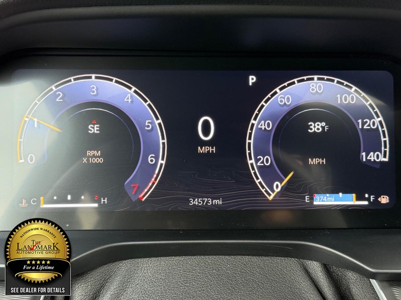 Jeep Grand Cherokee L Vehicle Full-screen Gallery Image 12