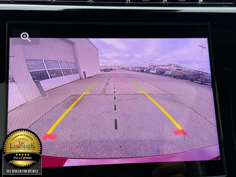 Jeep Grand Cherokee L Vehicle Full-screen Gallery Image 13