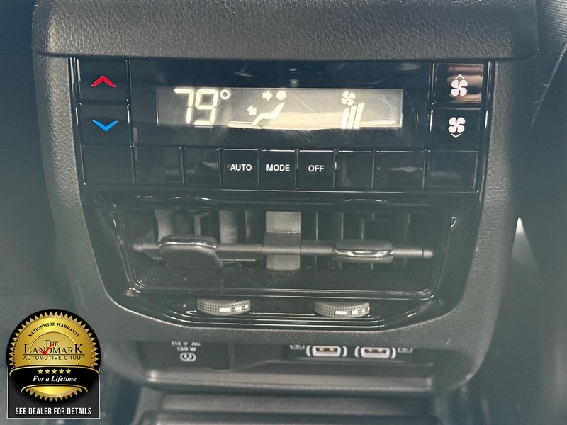 Jeep Grand Cherokee L Vehicle Full-screen Gallery Image 16