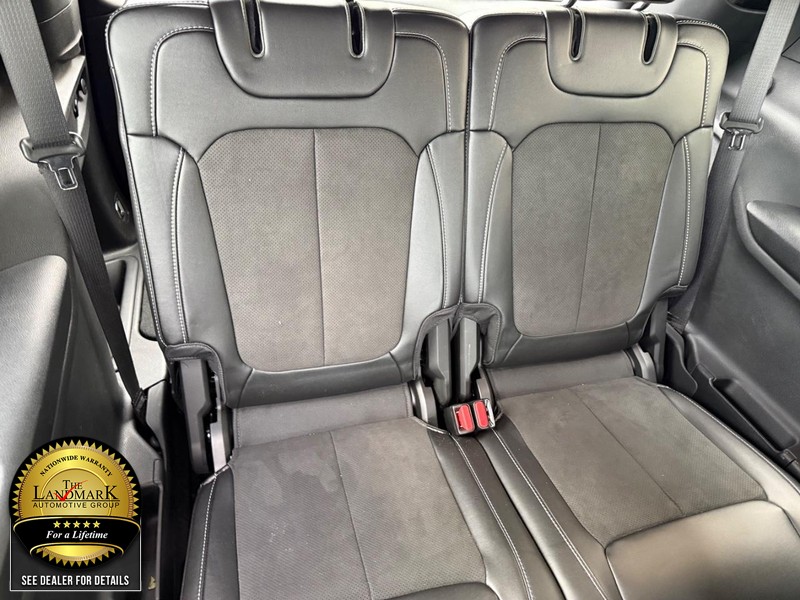 Jeep Grand Cherokee L Vehicle Full-screen Gallery Image 17