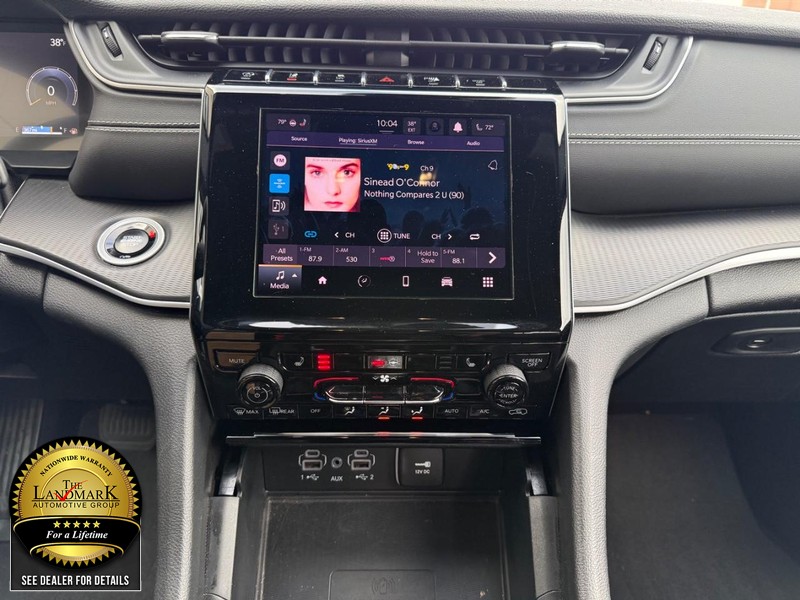 Jeep Grand Cherokee L Vehicle Full-screen Gallery Image 20