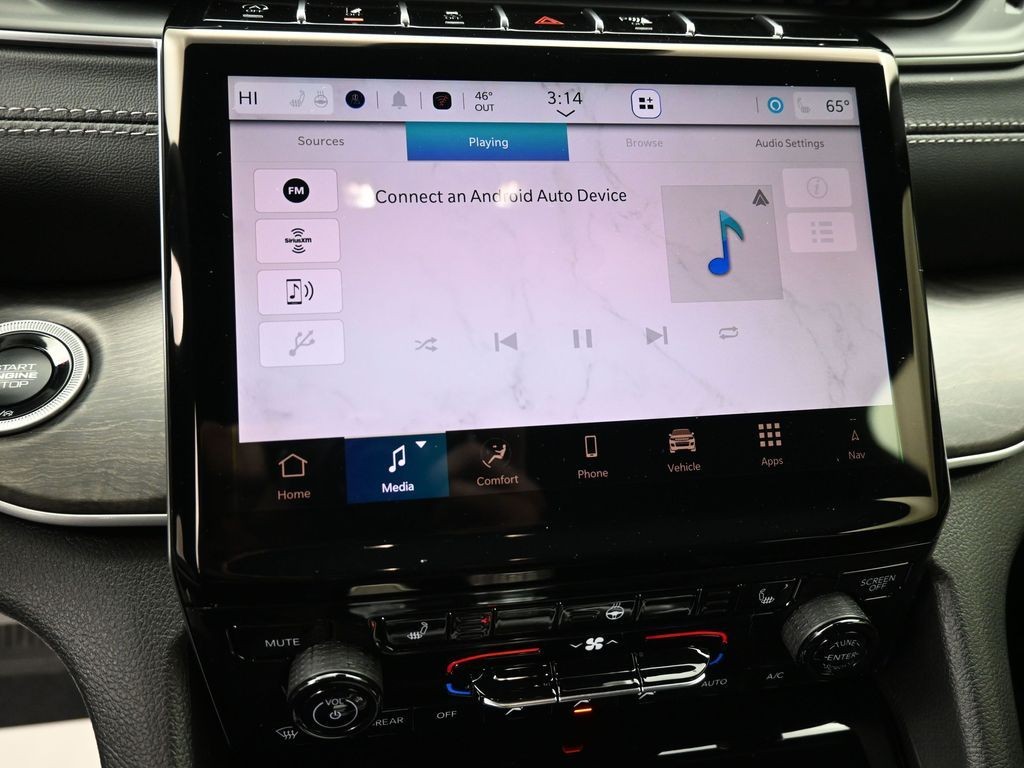 Jeep Grand Cherokee L Vehicle Full-screen Gallery Image 11