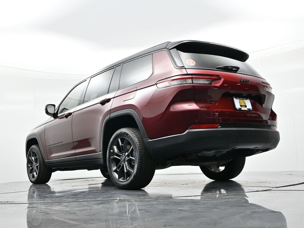 Jeep Grand Cherokee L Vehicle Full-screen Gallery Image 22