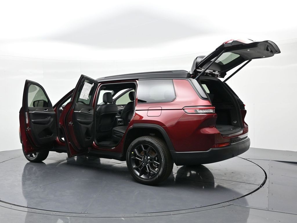 Jeep Grand Cherokee L Vehicle Full-screen Gallery Image 27