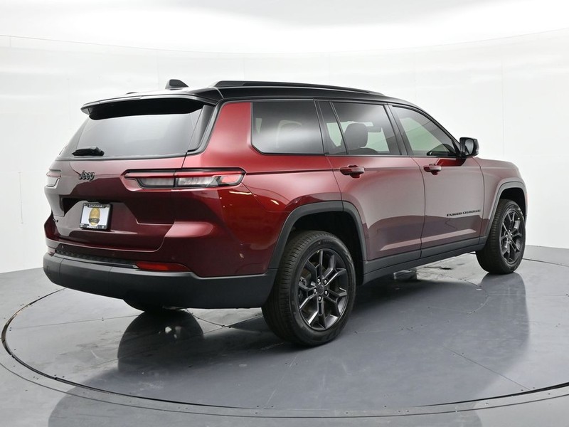 Jeep Grand Cherokee L Vehicle Full-screen Gallery Image 6
