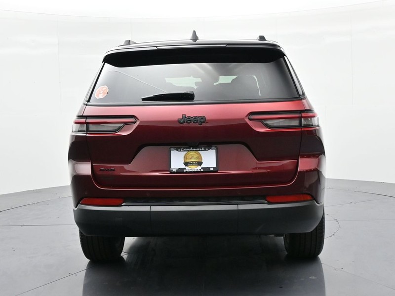 Jeep Grand Cherokee L Vehicle Full-screen Gallery Image 7