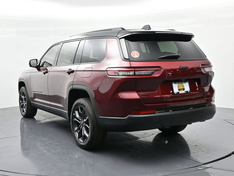 Jeep Grand Cherokee L Vehicle Full-screen Gallery Image 8