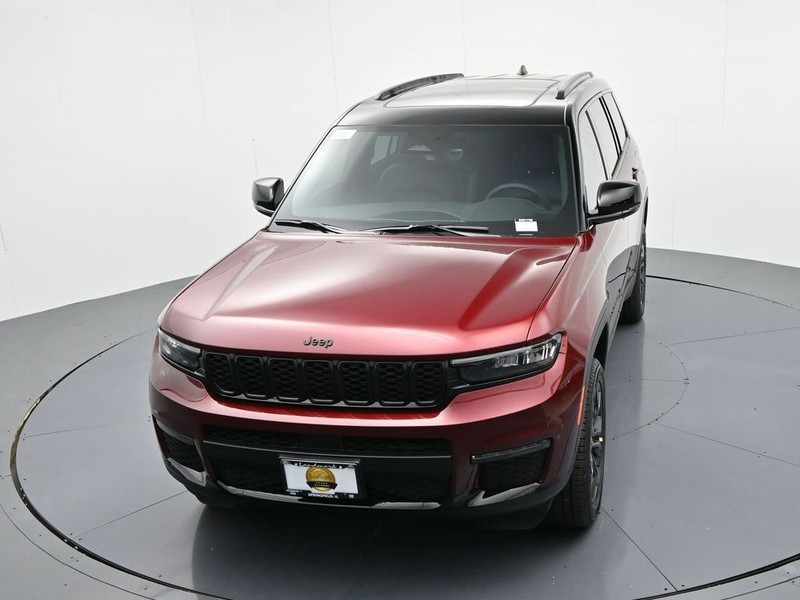 Jeep Grand Cherokee L Vehicle Full-screen Gallery Image 19