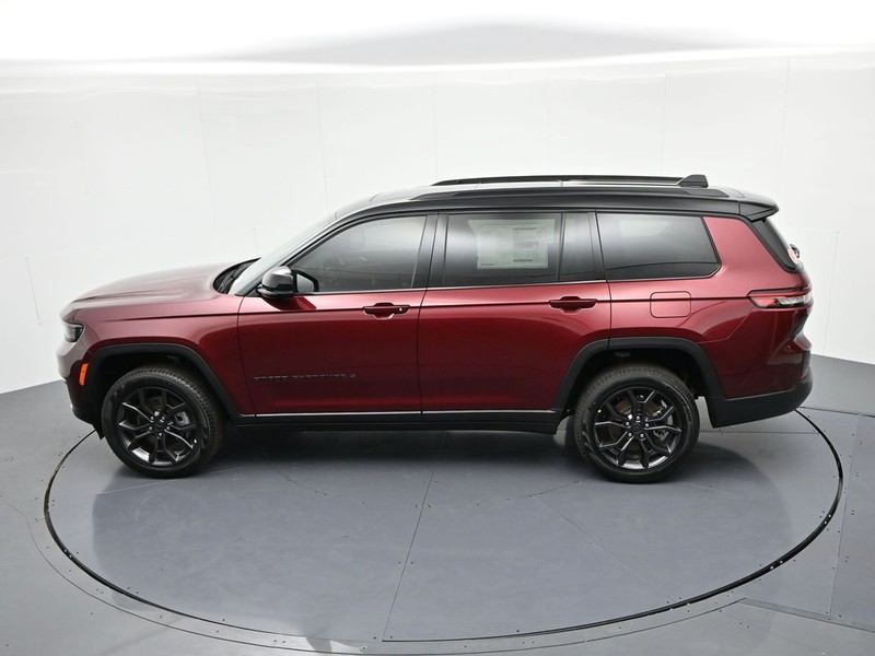Jeep Grand Cherokee L Vehicle Full-screen Gallery Image 21